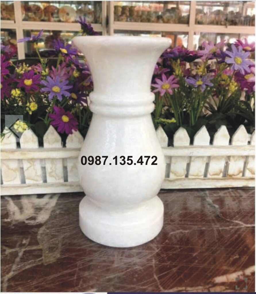 Bình hoa đá trắng tinh khiết