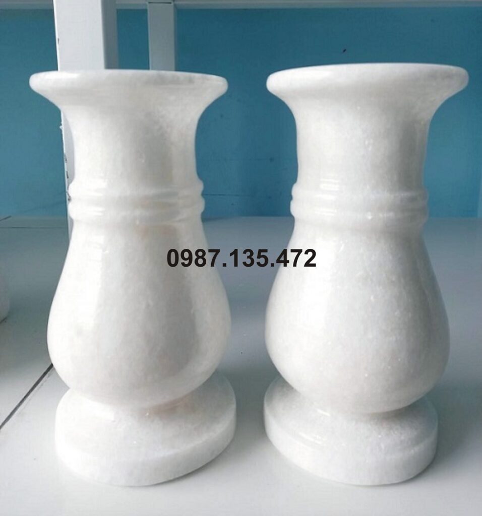 Bình hoa đá trắng tinh khiết