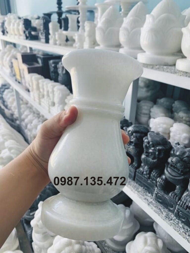 Bình hoa đá trắng tinh khiết